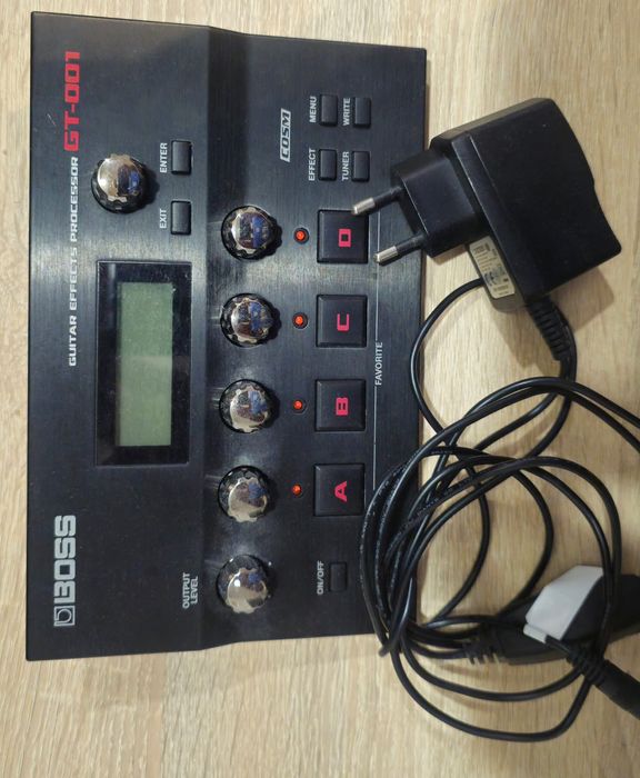 Boss GT-001 sprzedam w dobrym stanie