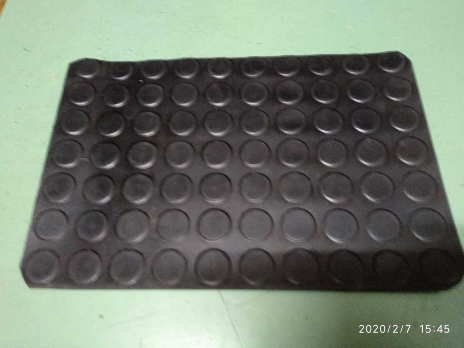 Tapetes, capas de estofos e coberturas para automóvel