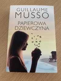 Papierowa dziewczyna Musso