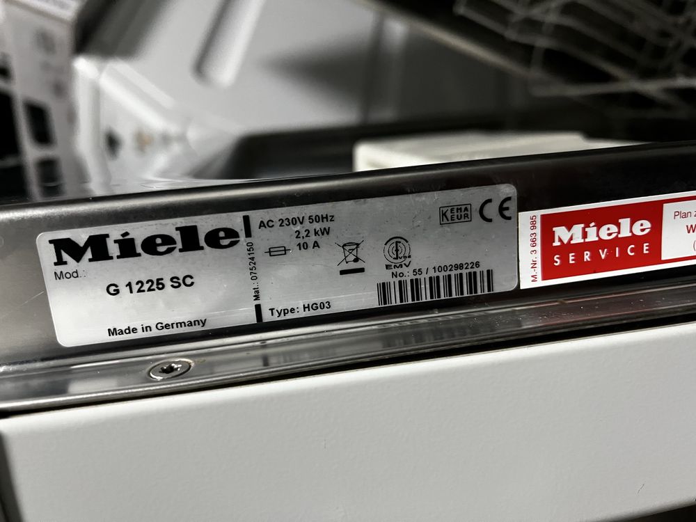 Посудомийна машина Miele