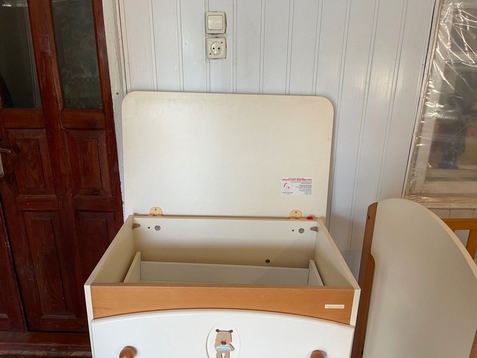 Комод з ліжечком