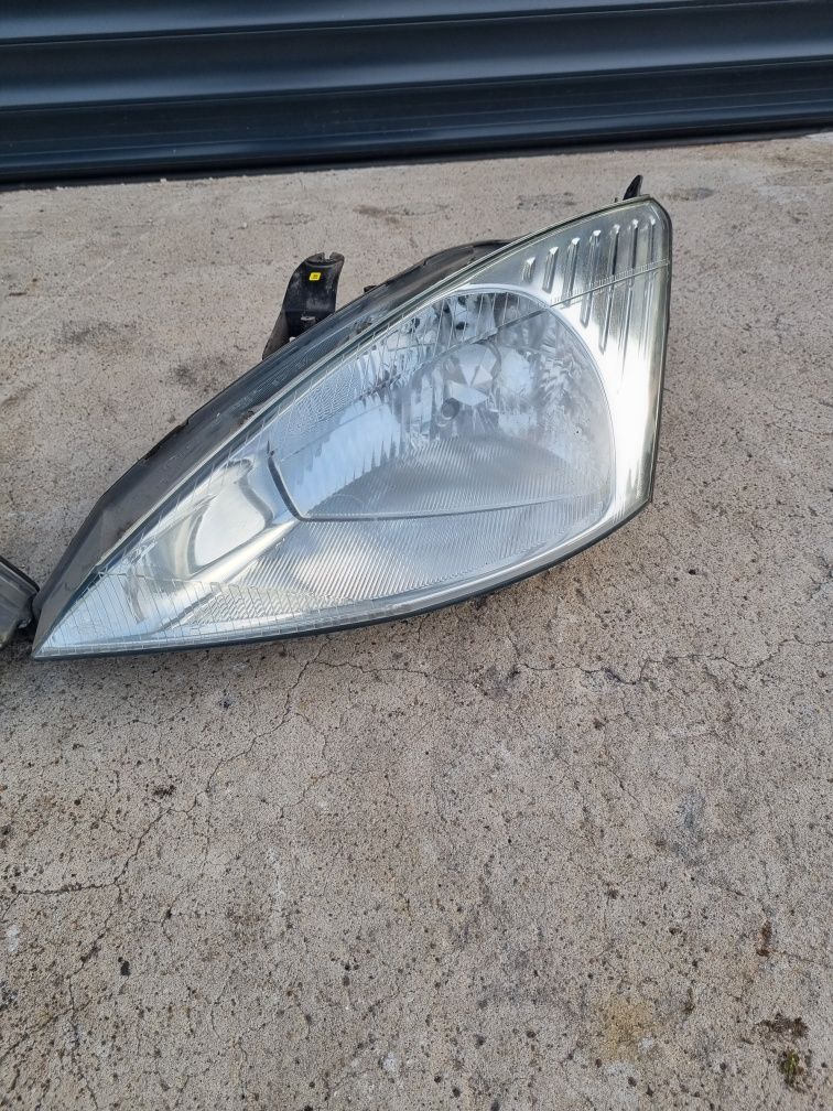 Lampa przednia ford focus mk1