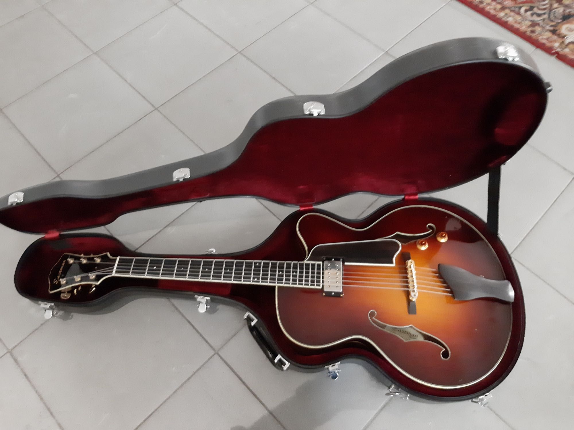 Eastman T146SM Archtop Hollowbody Thinline