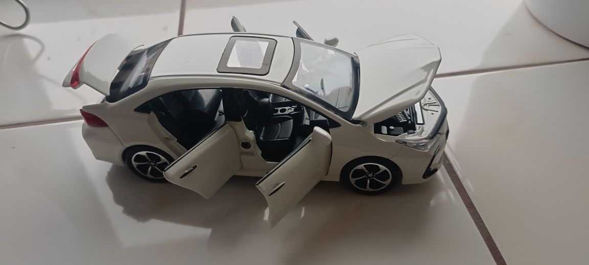 Toyota Corolla skala 1:32