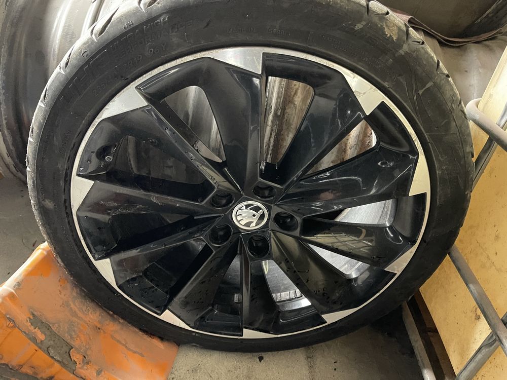 Диски з резиною r19 skoda