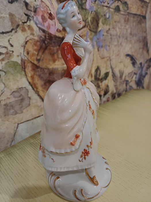 Порцелянова статуетка   Royal Dux.