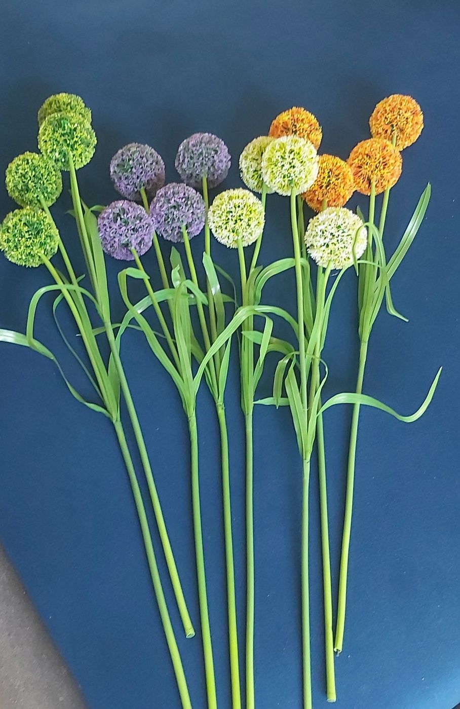 Sztuczne kolorowe kwiaty -8gałązek kula dmuchawiec.
