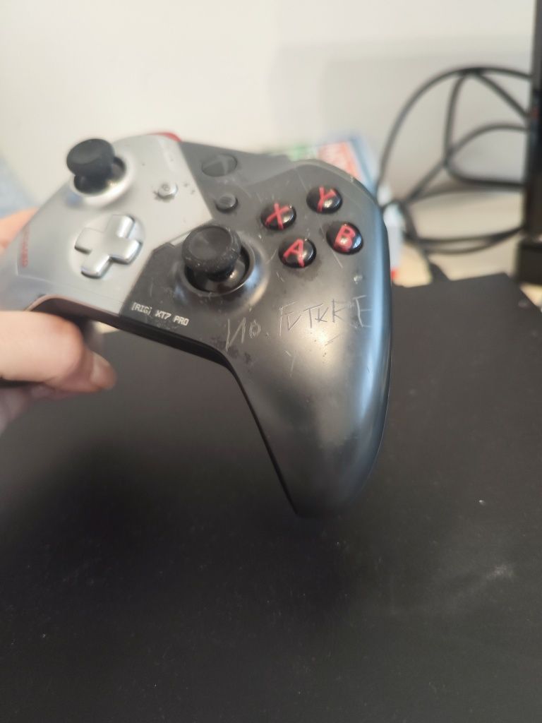 Konsola Xbox One X
