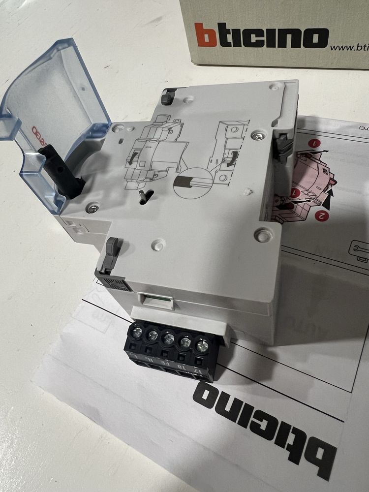 Bticino f80sg btdin  automatyczna przełączanie