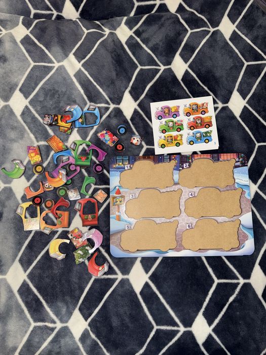 Розвиваюча гра, пазли-вкладки Тваринки на машинках.