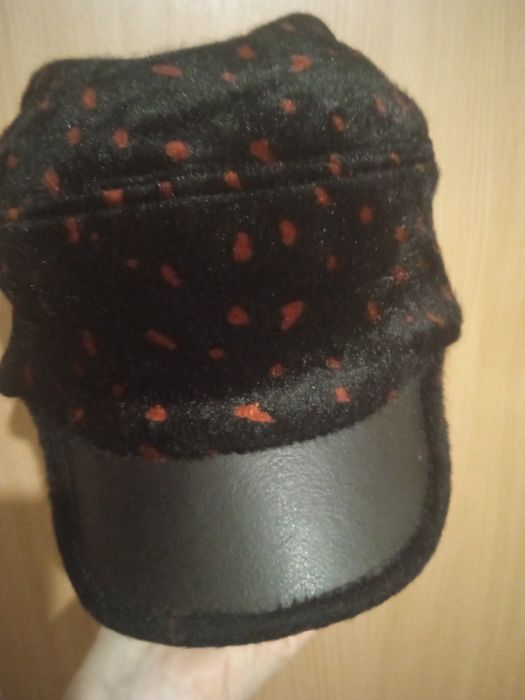 Зимние шапки  за 2шт...