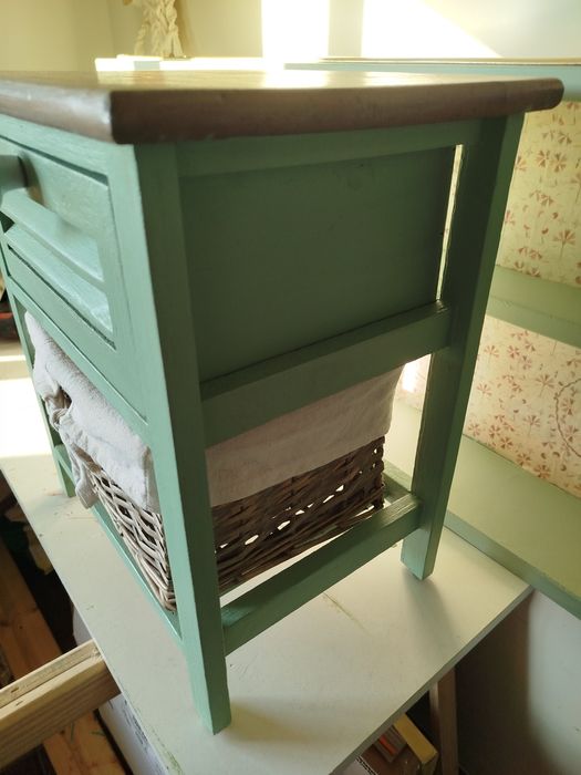 Mesinha de cabeceira ou auxiliar