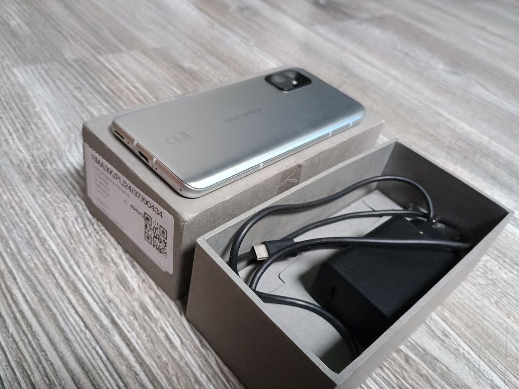 Asus ZenFone 8 8/128 GB Srebrny