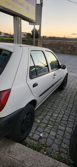 Vendo Ford Fiesta