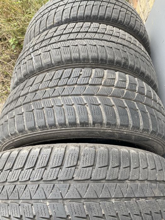 Зимові шини б/в FALKEN 185/60 R15.