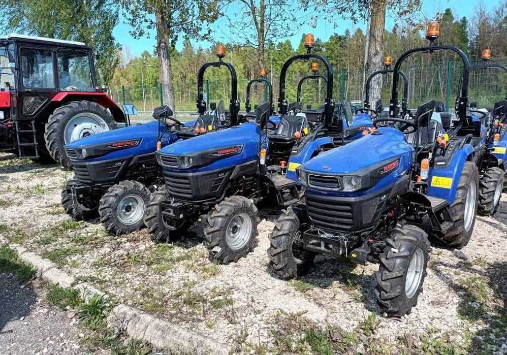 Traktorek do Ogrodu sadu firmy osprzęt komunalny i ogrodniczy FARMTRAC