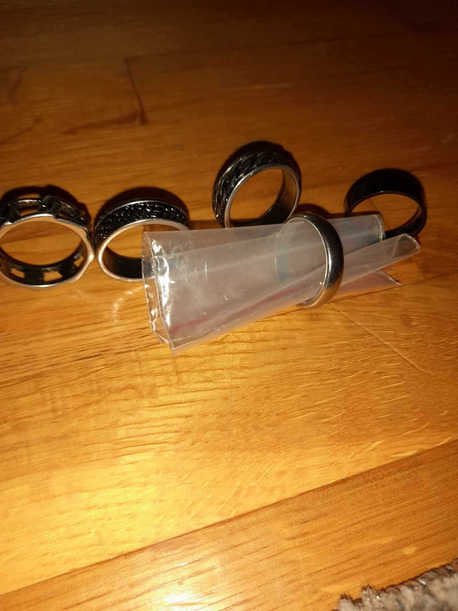 Obrączki ze stali  22 mm .2szt