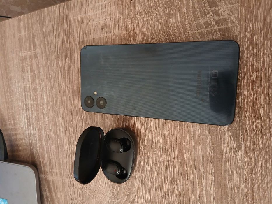 Samsung a05(в комплекте не только телефон) и пабг акк