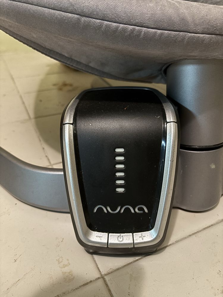 Nuna Leaf com motor Wind e acessórios