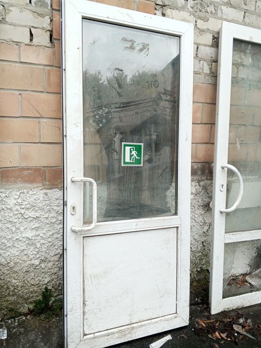 Двері металопластикові.бу