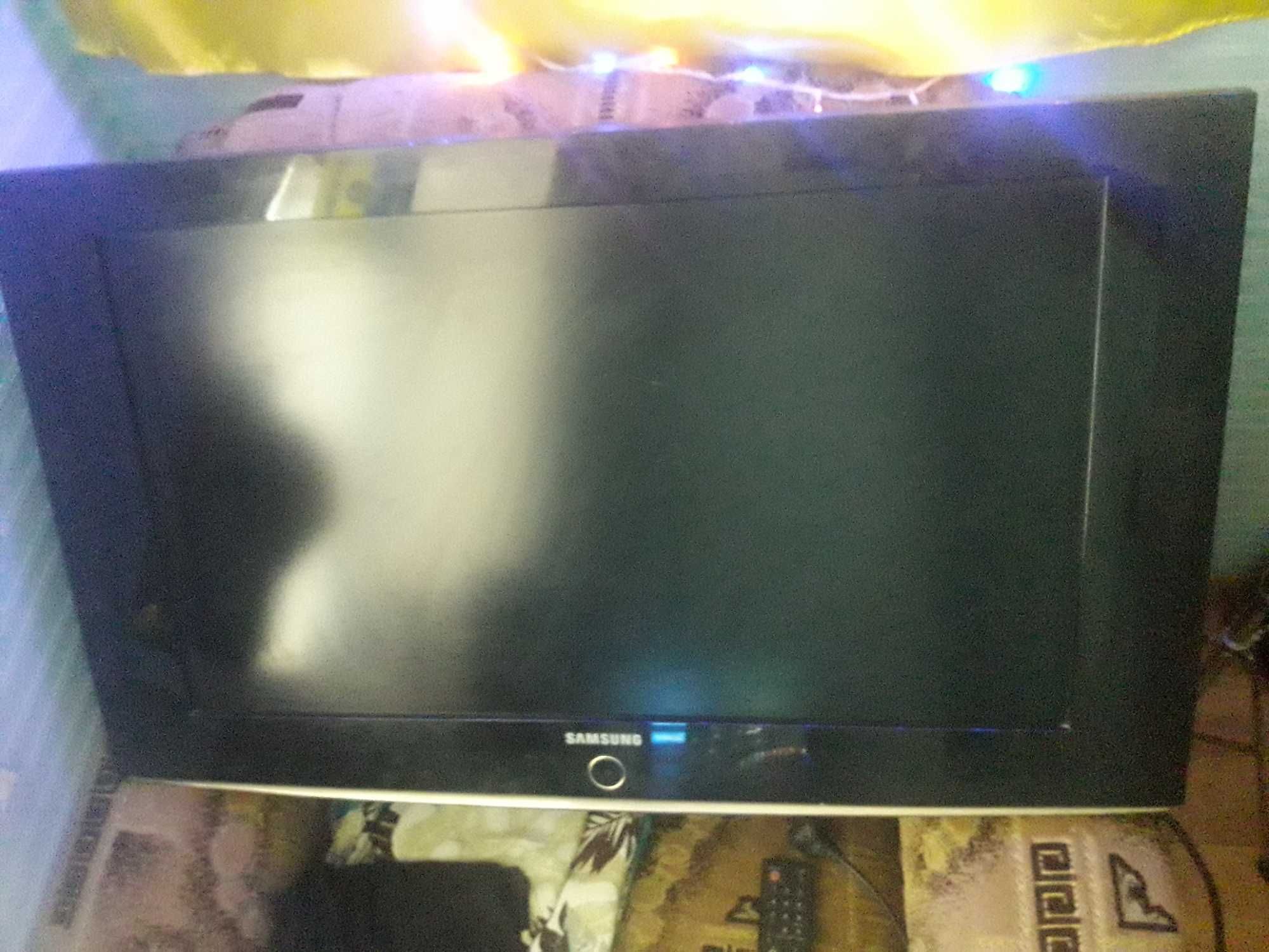 Телевізор Samsung LE32S81B 32" з підставкою. Не працюе блок живлення.