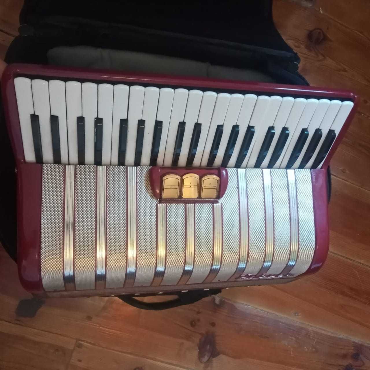 Hohner Marchesa Accordion 120 Bass leve e compacto Acordeão 120 Baixo.