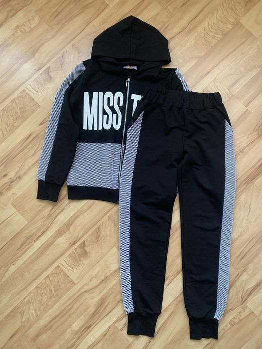 Костюм спортивний на дівчинку