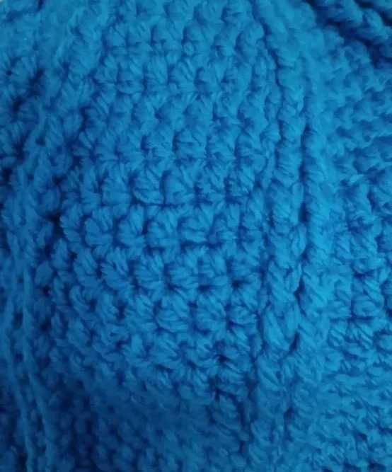 Gorro azul de crochê