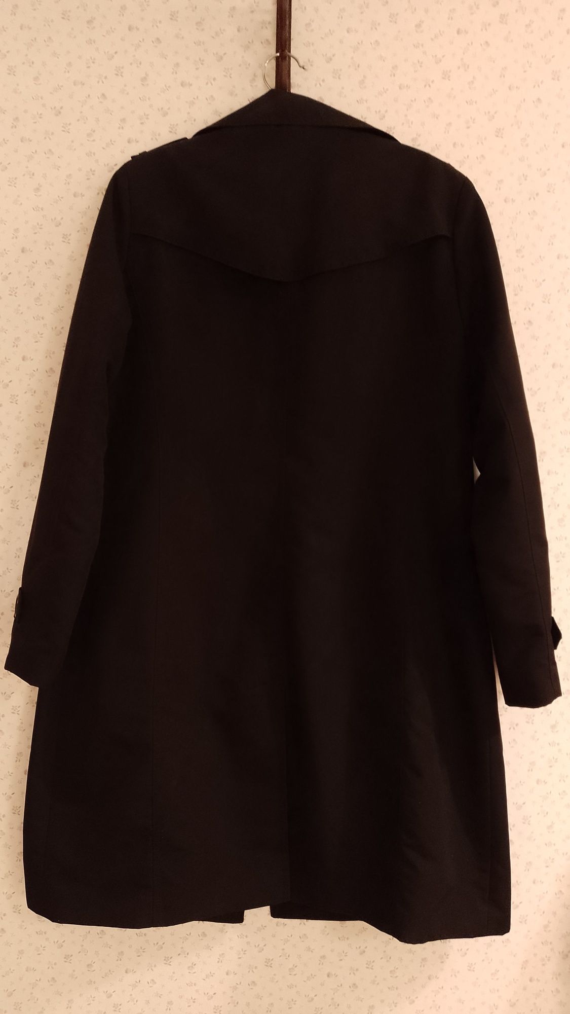 Lekki czarny elegancki płaszcz