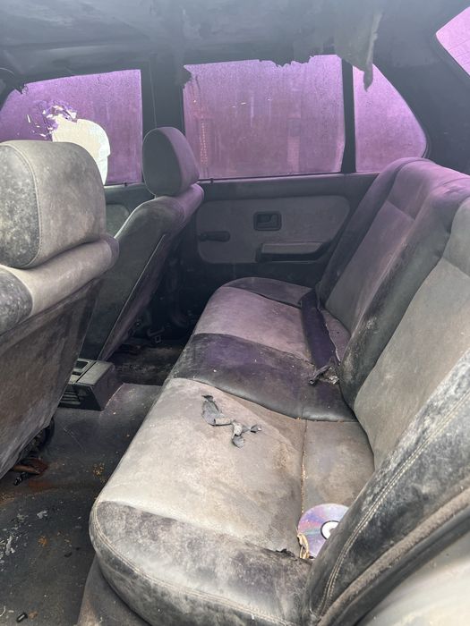 Автомобіль BMW e30 1989 року 2,4D