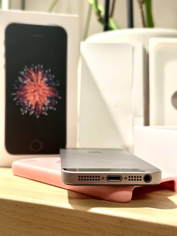 Sprzedam iPhone SE 32GB Space Gray – świetny stan!