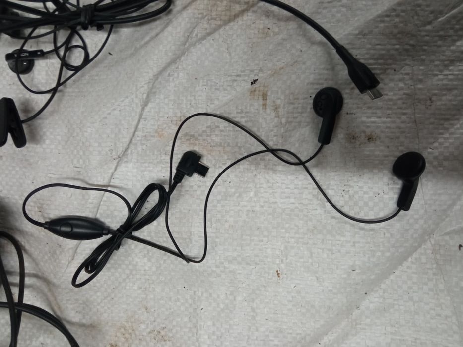 Редкие зарядные и наушники