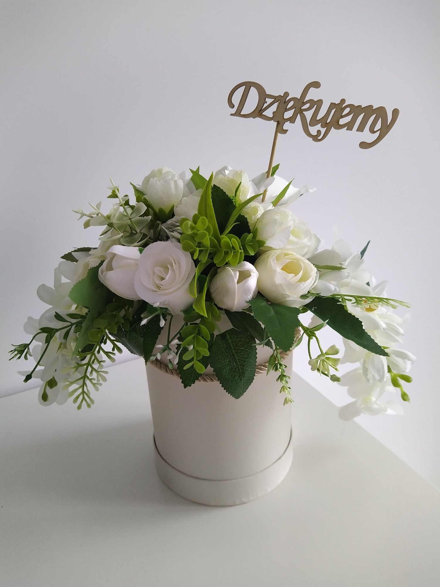Flowerbox biały wysoki na Dzień Kobiet