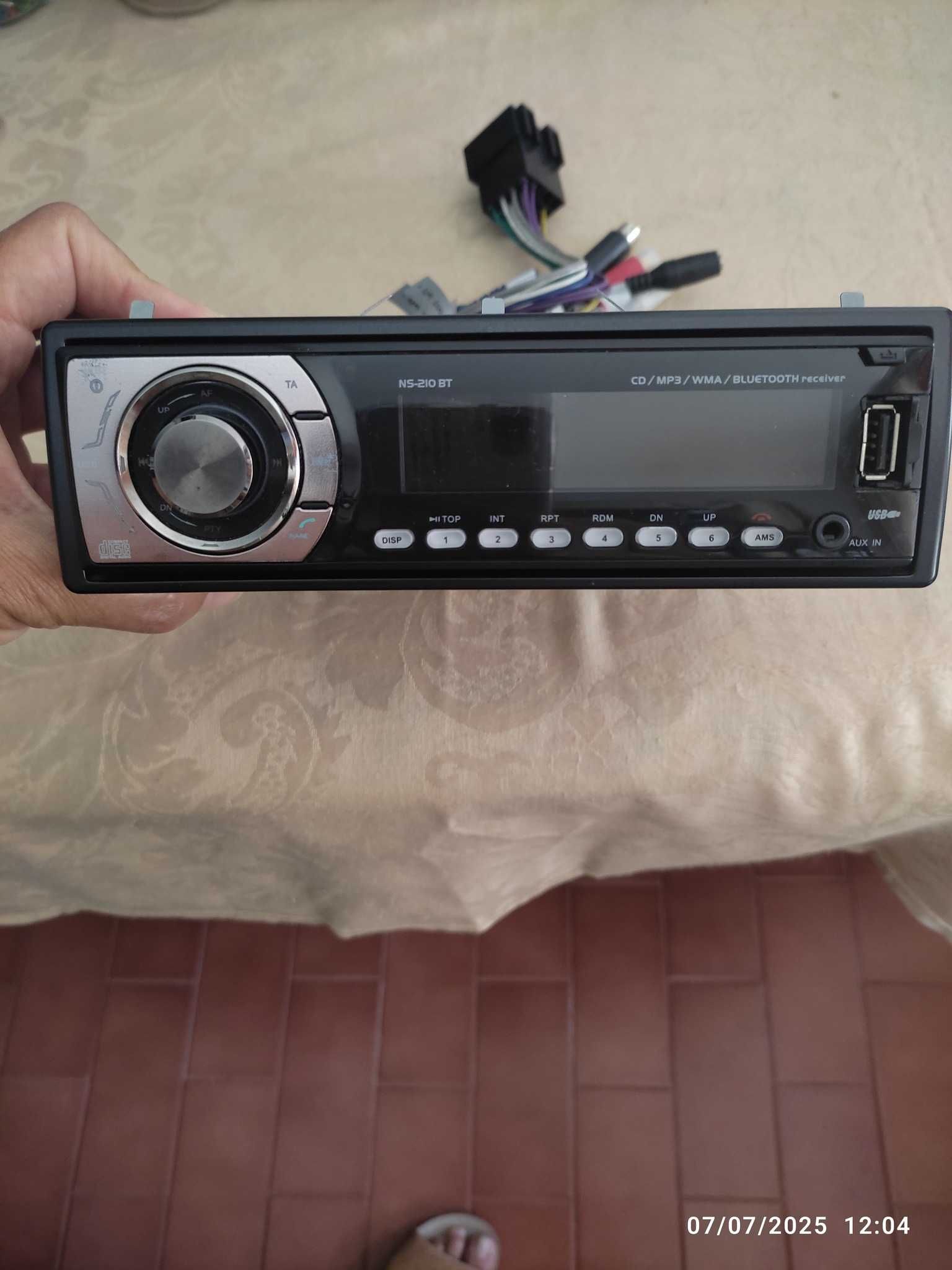 Auto rádio com Bluetooth, microfone, entrada de USB, CD, comando