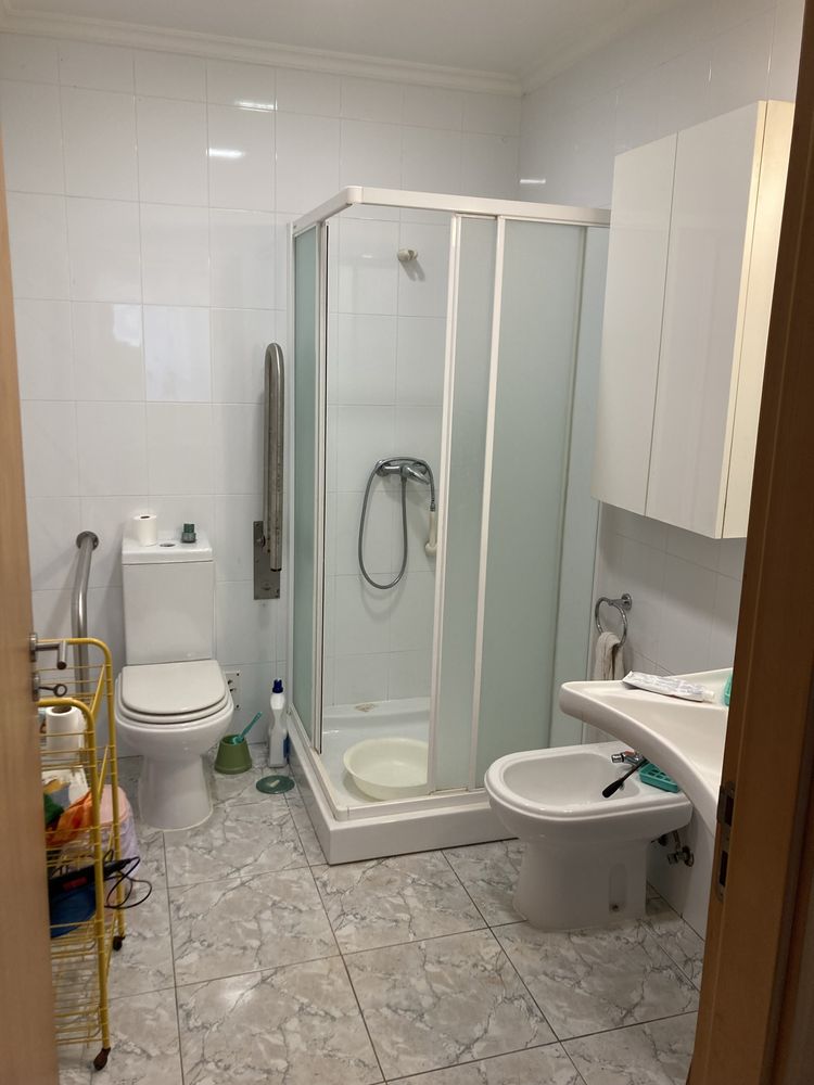 Vivenda com 3 quartos, 2 wc e quintal, aquecimento bomba calor