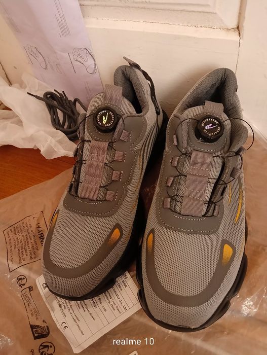 Робоче взуття з металевим носиком