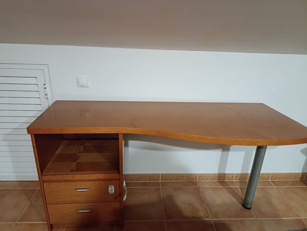 Secretária cor cerejeira