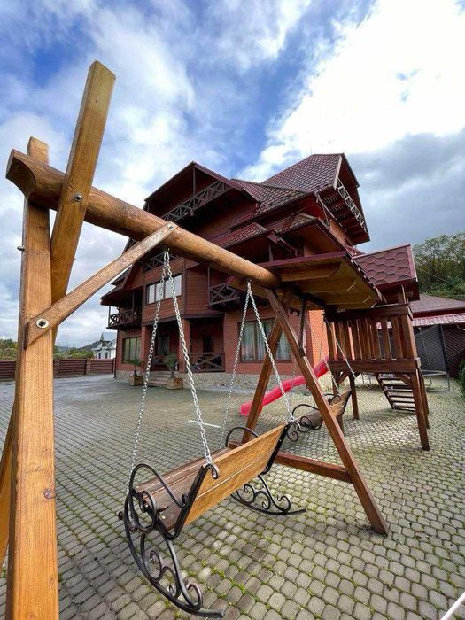 Оренда будинку готельного типу на 14 кімнат, с. Головецько