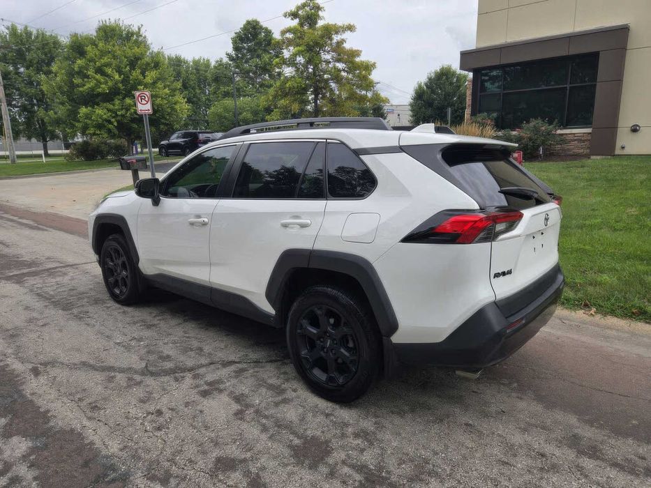 Toyota RAV4      2021