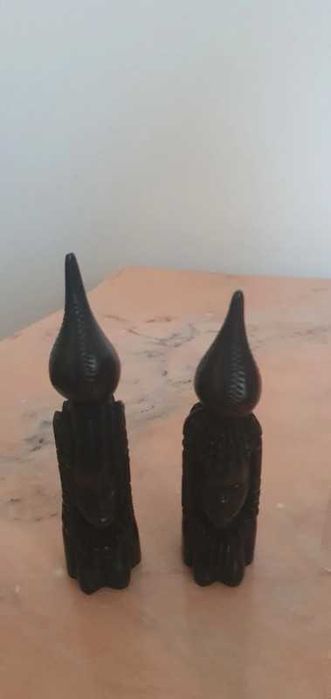Bustos Artesanato africano em pau preto.