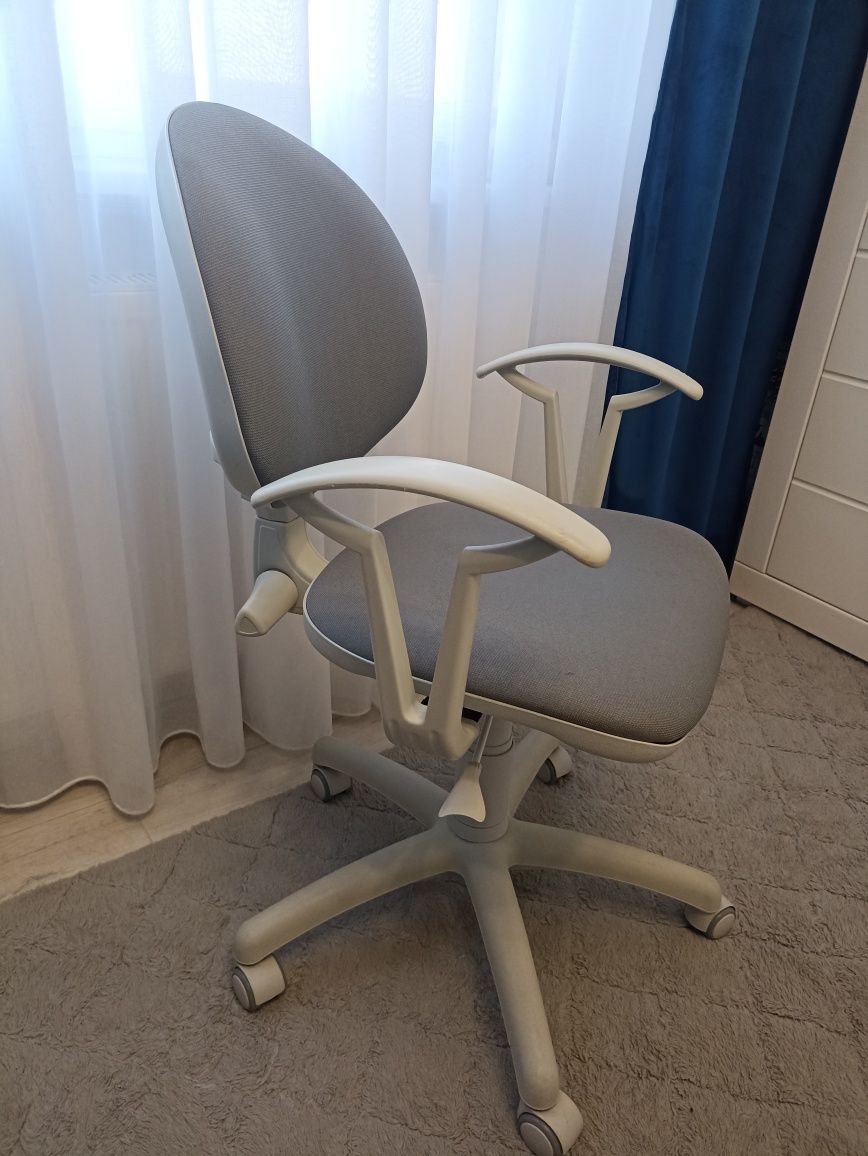 Fotel biurowy dla dziecka Krzesło Smart White GTP