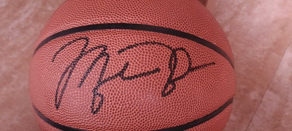 Piłka do koszykówki Michael Jordan z autografem i hologramem COA