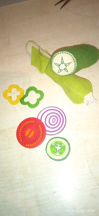 IKEA Drewniane i pluszowe warzywa do kuchni