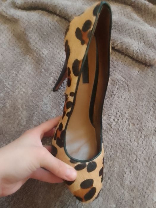 Продаю туфлі у розмірі 42