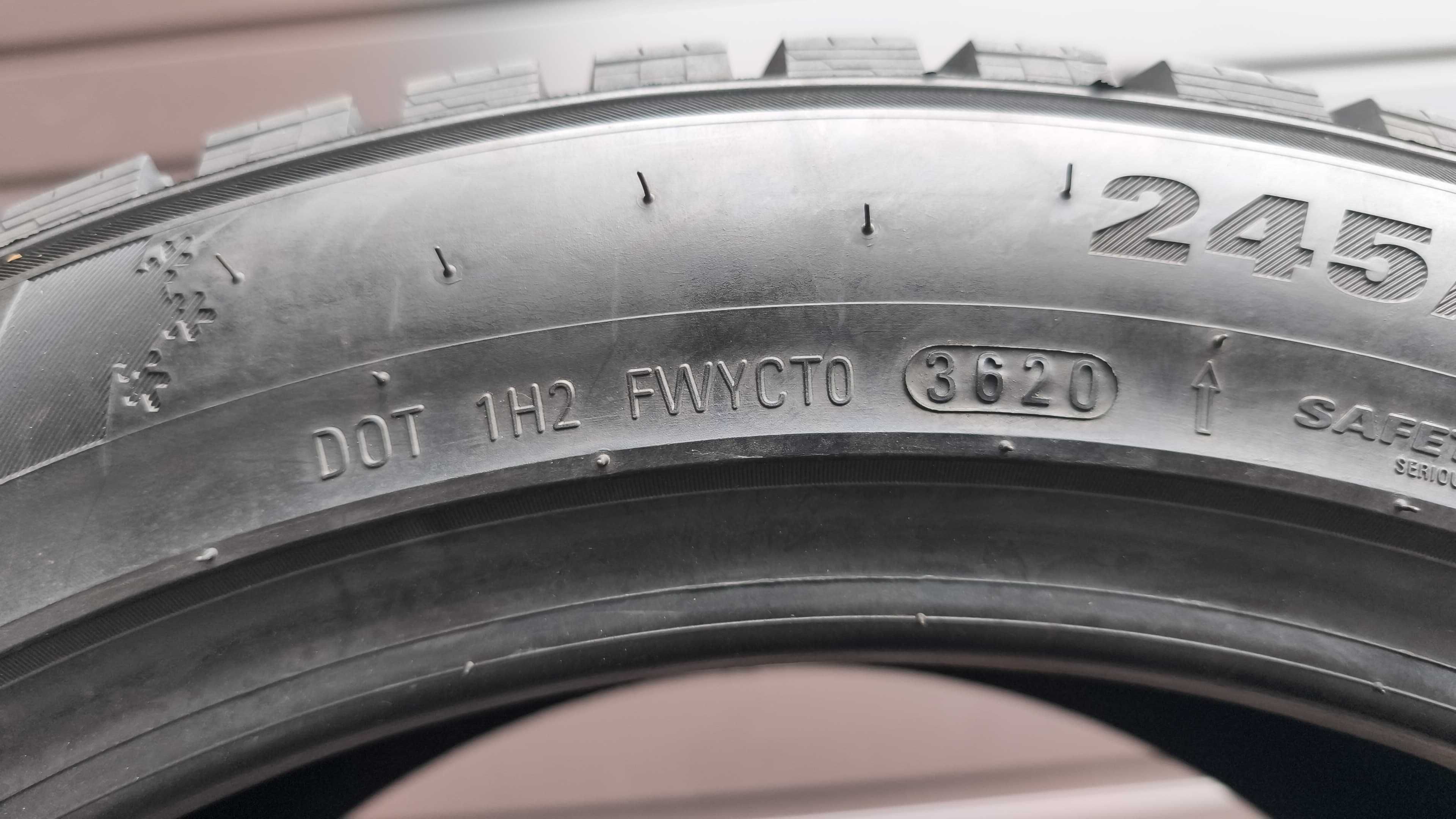 2 sztuki opony zimowe 245/45/19 102T Kumho 2020 rok (OL564/OH)