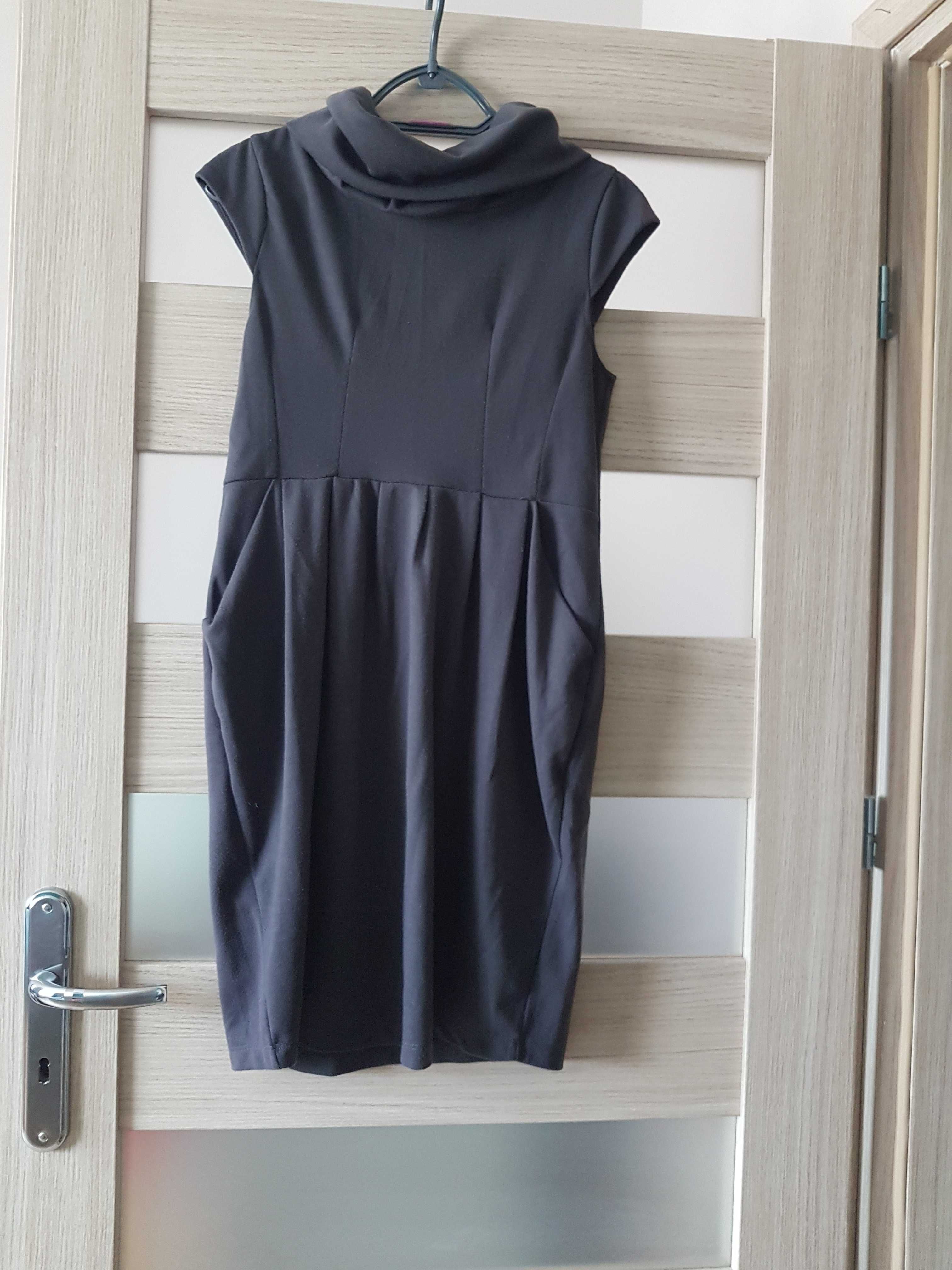 ciemnoszara sukienka z krótkim rękawem i kieszeniami