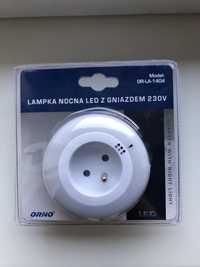 Lampka nocna led z gniazdem 230V