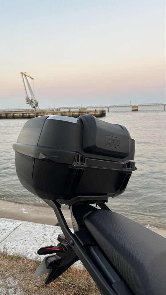 Honda NX500 com TopCase Givi 46L