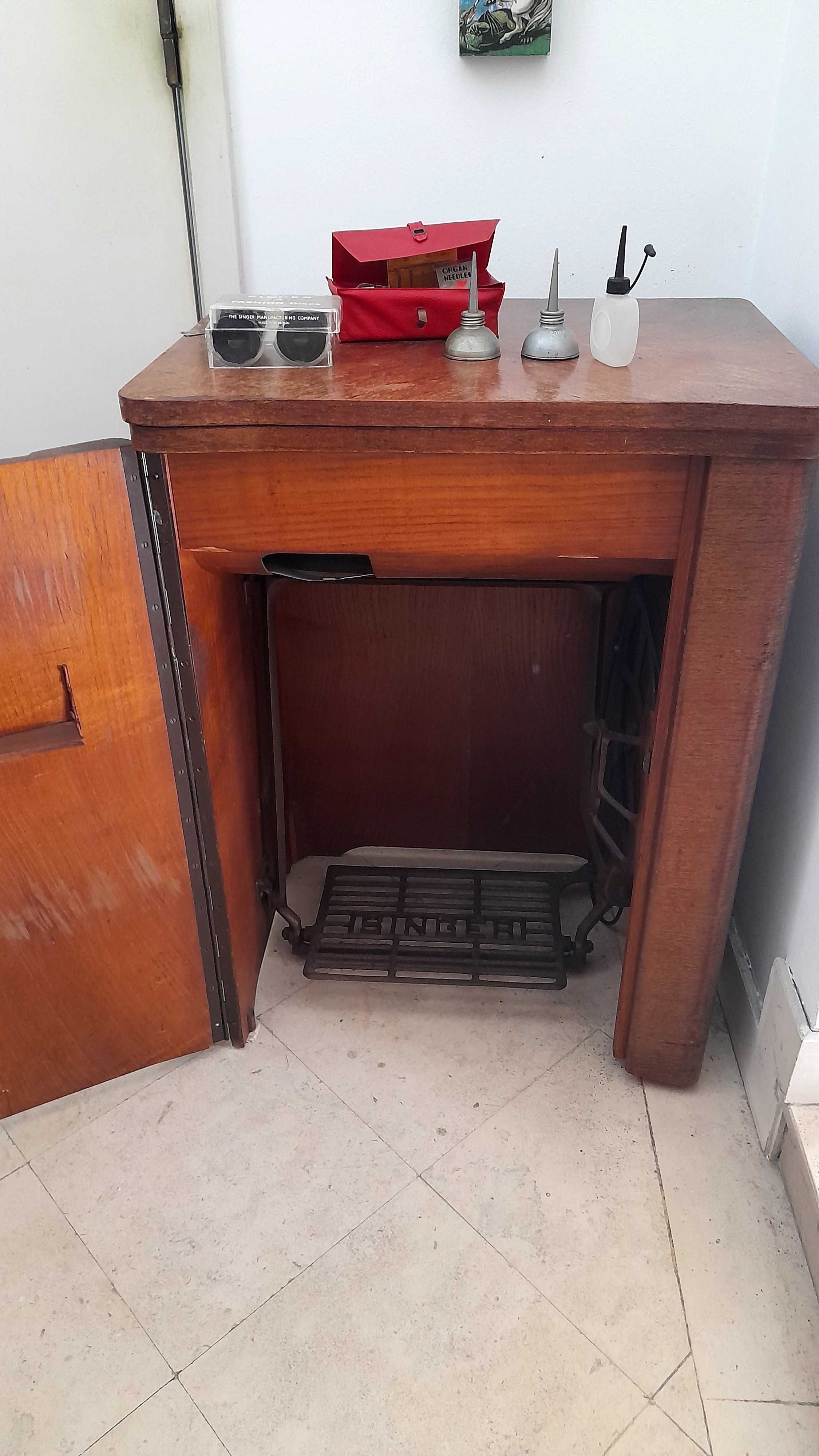 Máquina de costura Singer antiga