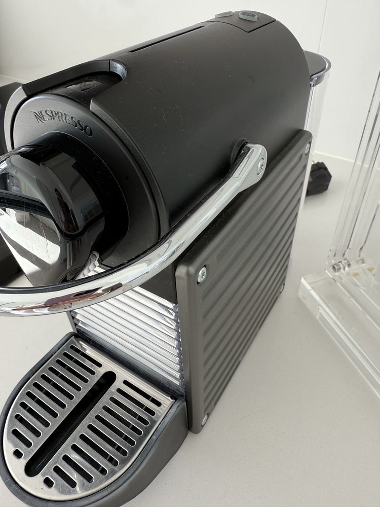 Maquina cafe Nespresso modelo Pixie